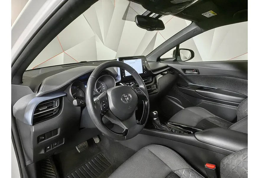 Toyota C-HR 2.0 CVT (148 л.с.) Белый в АВИЛОН. Слайд №19