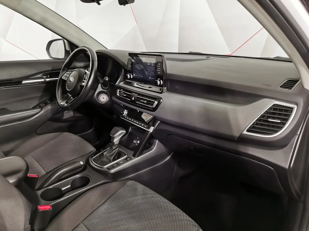 Kia Seltos 2.0 MPI 4WD IVT (149 л.с.) Luxe Белый в АВИЛОН. Слайд №12