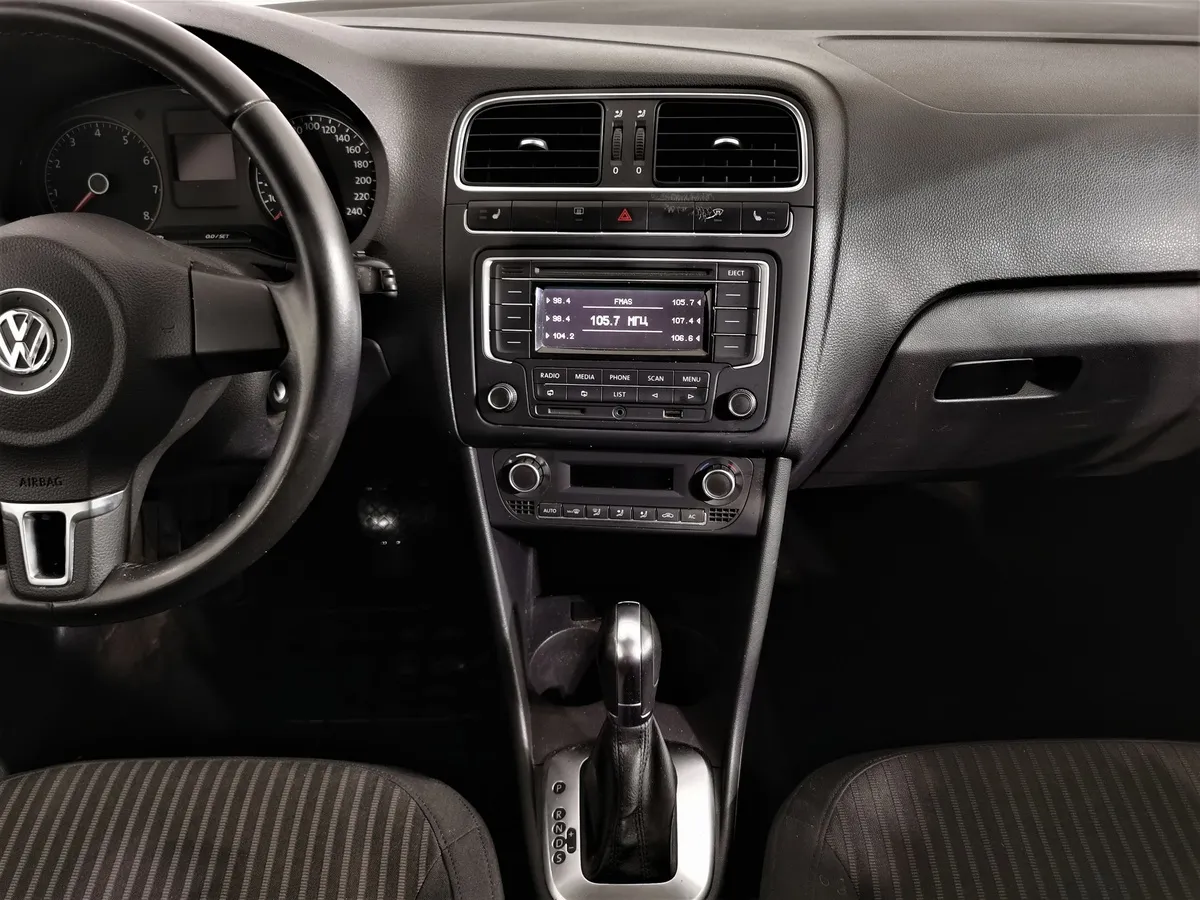 Volkswagen Polo 1.6 MPI AT (110 л.с.) Highline Синий в АВИЛОН. Слайд №14