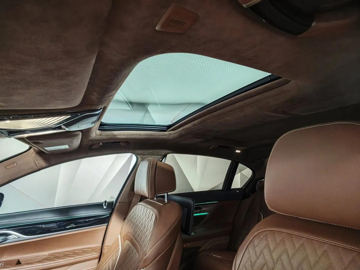 BMW 7 серия M760Li xDrive Steptronic (609 л.с.) Зеленый в АВИЛОН. Слайд №18