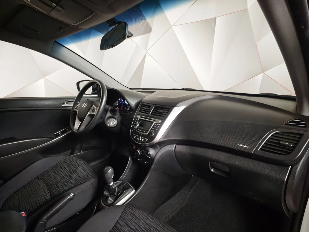 Hyundai Solaris 1.4 MT (100 л.с.) Comfort Серебристый в АВИЛОН. Слайд №11