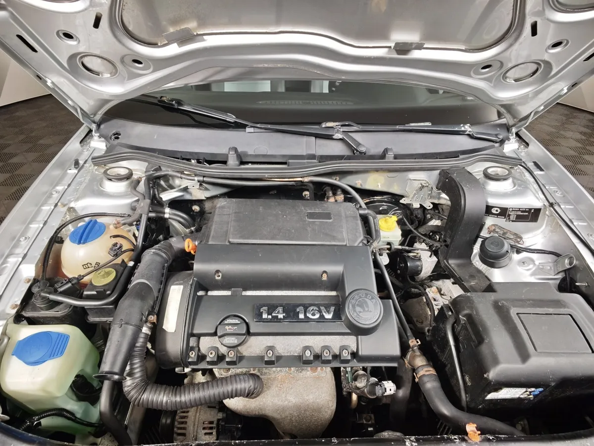 Skoda Octavia 1.4 MT (75 л.с.) Серебристый в АВИЛОН. Слайд №11