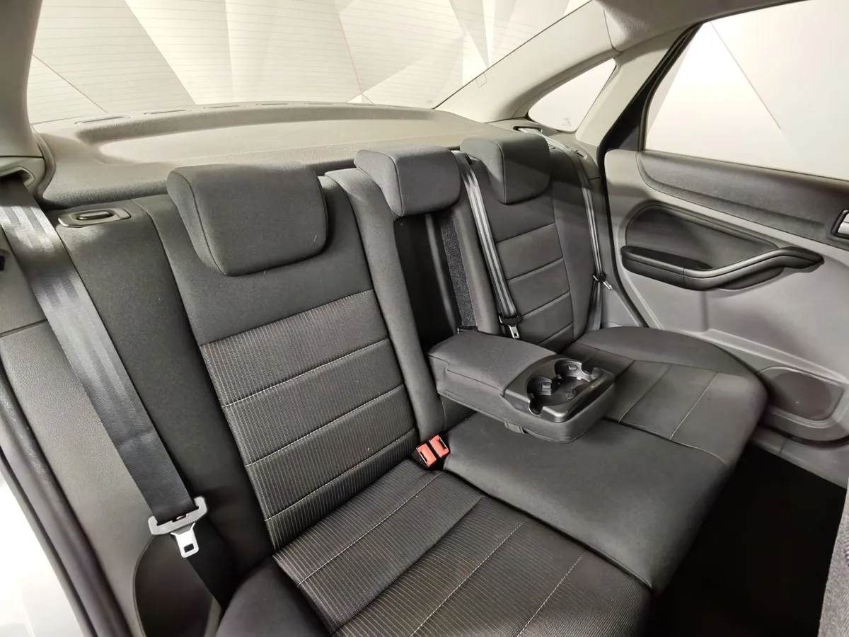 Ford Focus 1.8 MT (125 л.с.) Серебристый в АВИЛОН. Слайд №16