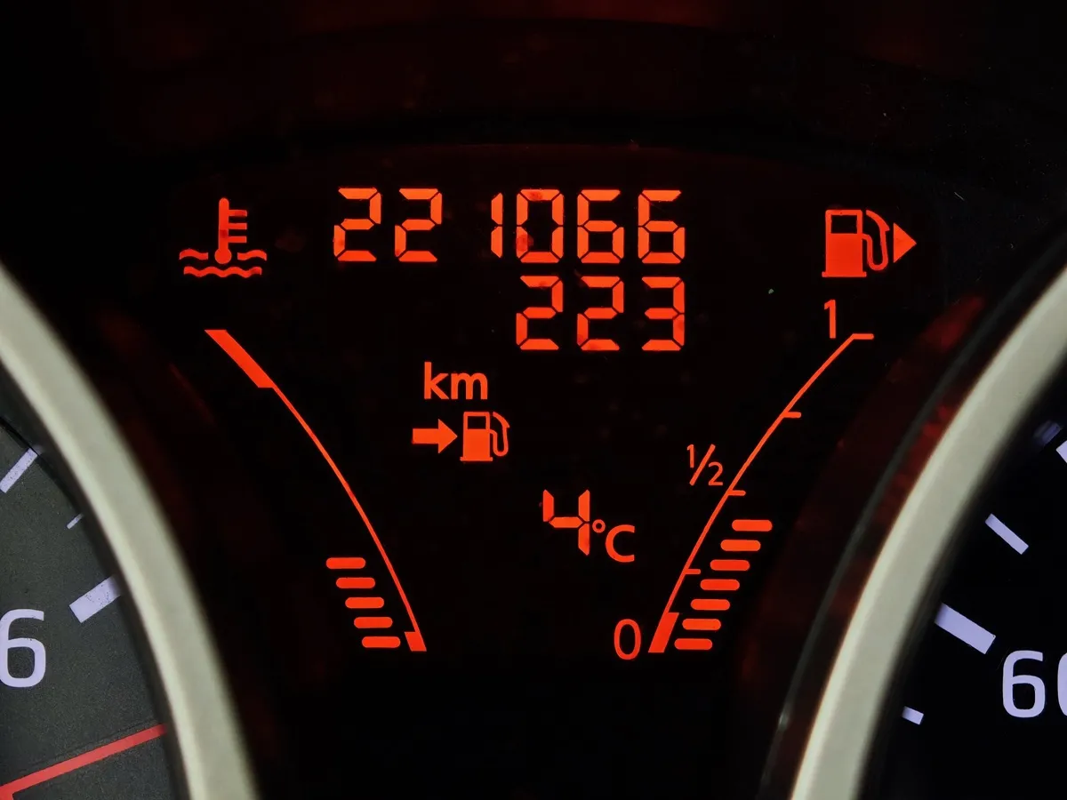 Nissan Juke 1.6 CVT (117 л.с.) Серый в АВИЛОН. Слайд №16