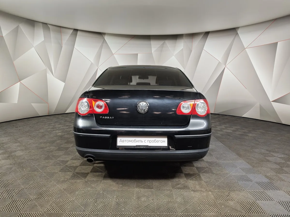 Volkswagen Passat 1.6 MPI MT (102 л.с.) Черный в АВИЛОН. Слайд №8