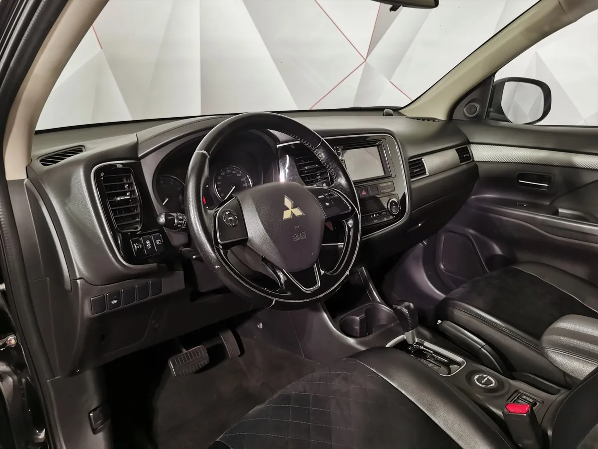 Mitsubishi Outlander 2.0 CVT 4WD (146 л.с.) Черный в АВИЛОН. Слайд №18
