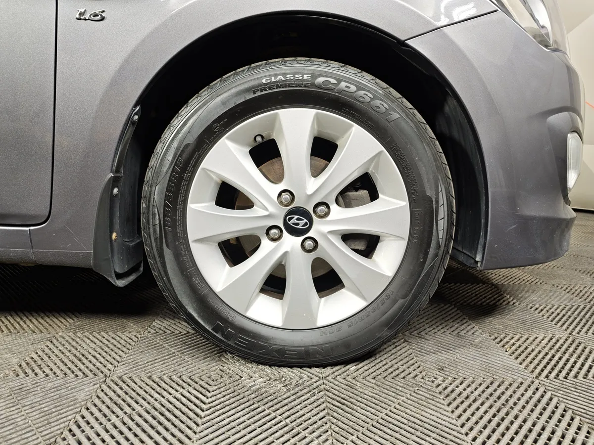 Hyundai Solaris 1.6 MT (123 л.с.) Comfort Серый в АВИЛОН. Слайд №9