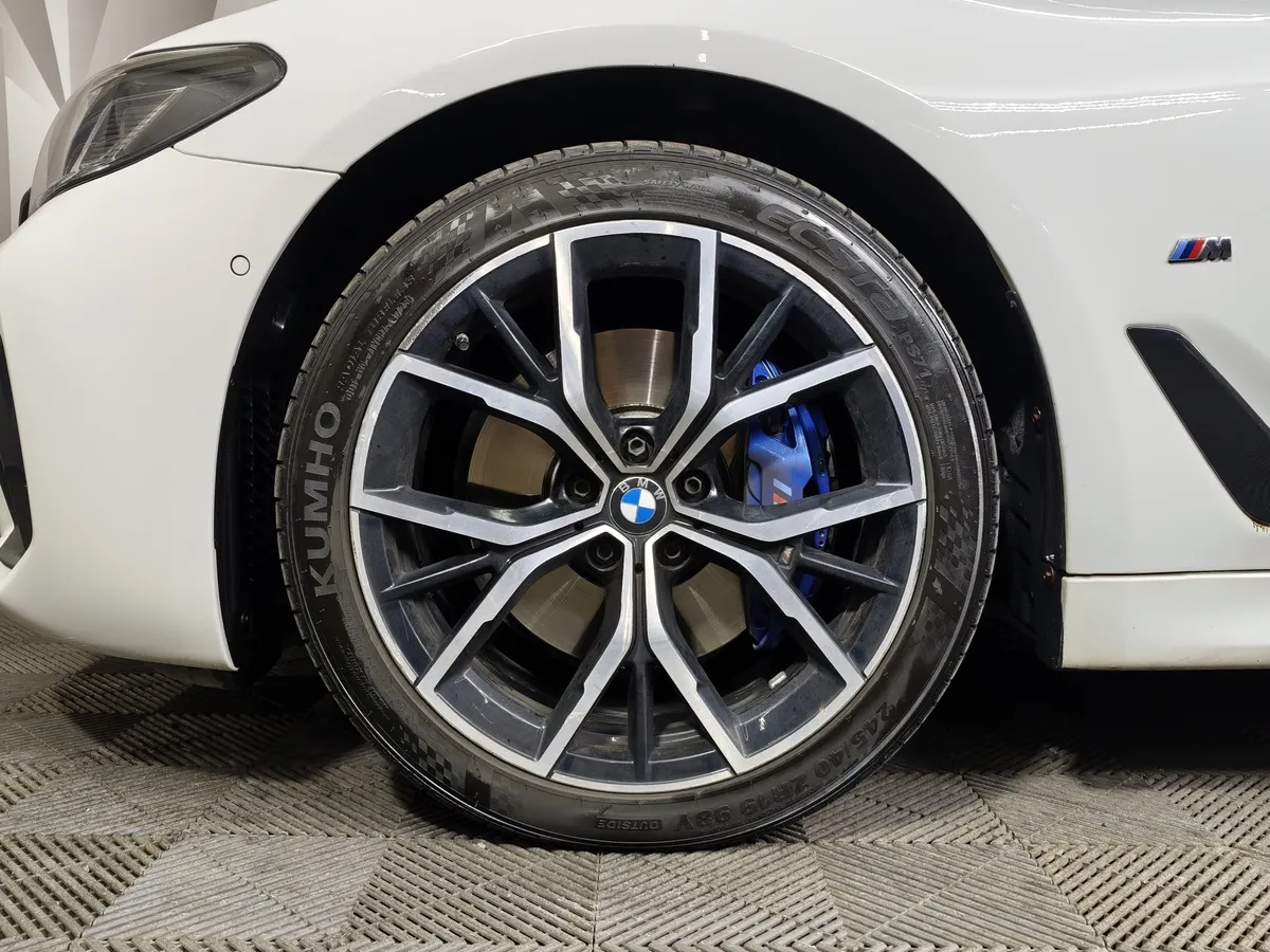 BMW 5 серия 530d xDrive Steptronic (249 л.с.) Base (Локальная сборка) Белый в АВИЛОН. Слайд №7
