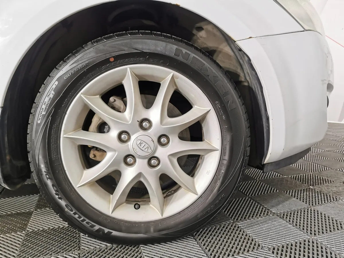 Kia Ceed 1.6 AT (122 л.с.) Белый в АВИЛОН. Слайд №9