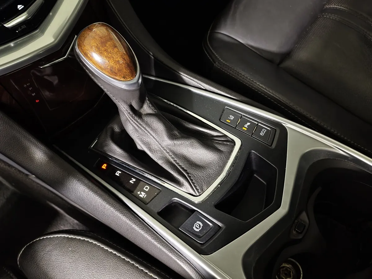 Cadillac SRX 3.6 AT AWD (318 л.с.) Белый в АВИЛОН. Слайд №18