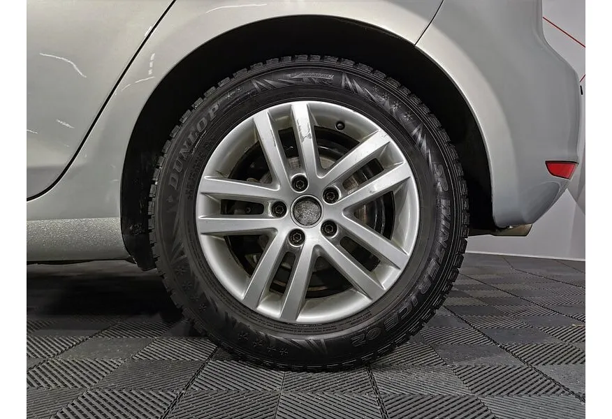 Volkswagen Golf 1.6 DSG (102 л.с.) Trendline Серебристый в АВИЛОН. Слайд №10