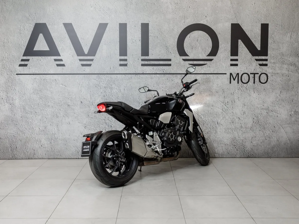 Honda CB1000 R 998 см³ (145 л.с.) 998 Черный в АВИЛОН. Слайд №6
