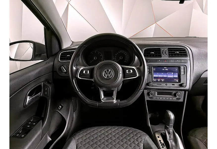 Volkswagen Polo 1.6 MPI AT (110 л.с.) Drive Серебристый в АВИЛОН. Слайд №19
