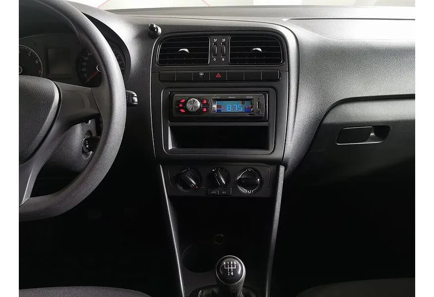 Volkswagen Polo 1.6 MPI MT (110 л.с.) Trendline Белый в АВИЛОН. Слайд №15