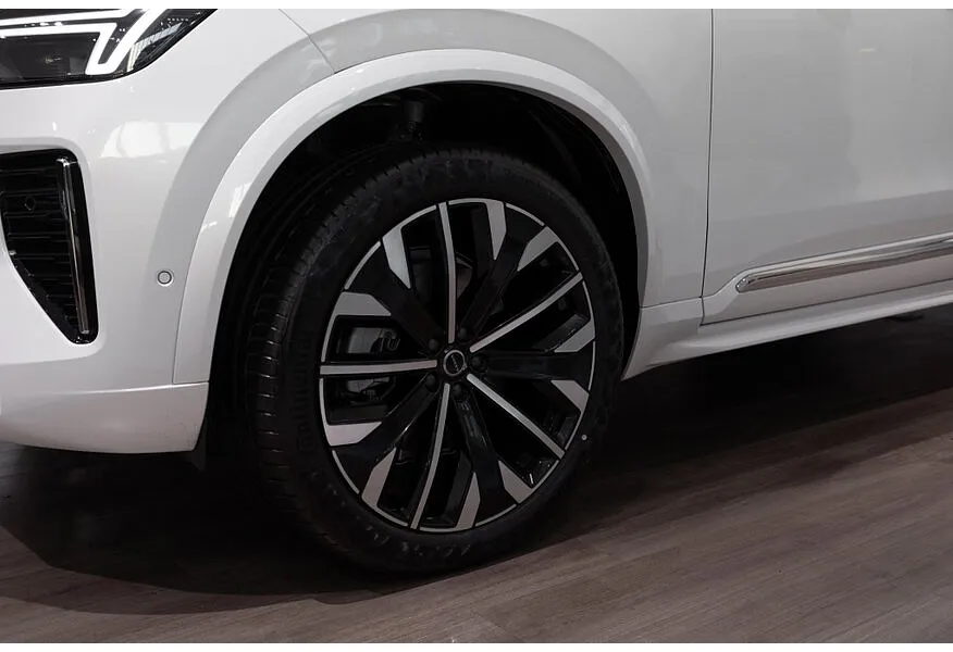 Volvo XC90 2.0 B6 mild hybrid AT AWD (7 мест) (300 л.с.) Ultra Bright Белый в АВИЛОН. Слайд №11