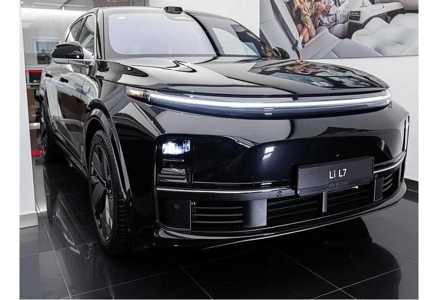Li Auto L7 1.5 AT 4WD (449 л.с.) Ultra Черный в АВИЛОН. Слайд №2