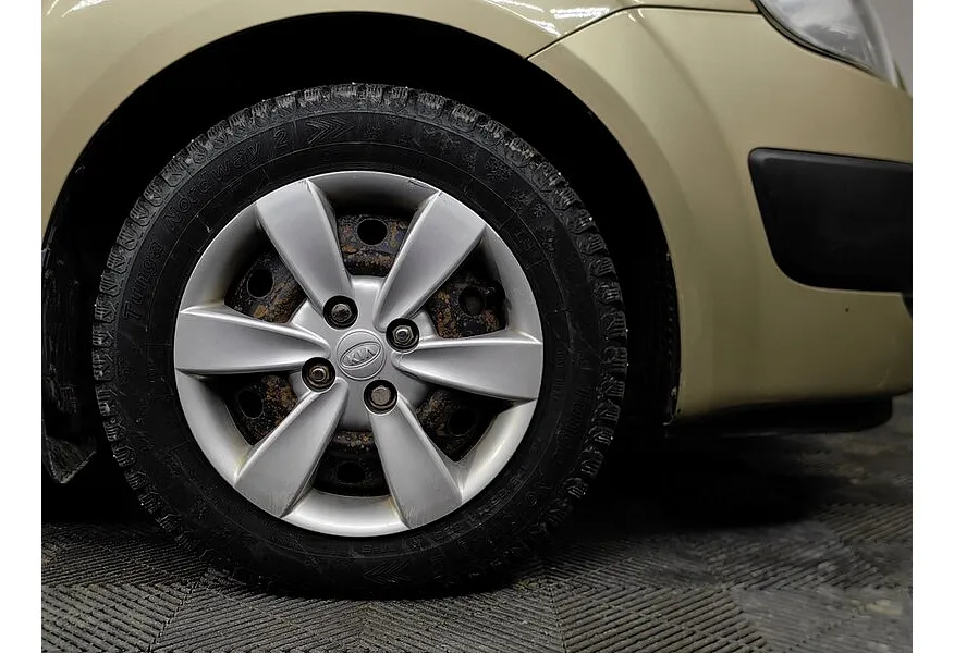 Kia Rio 1.4 AT (107 л.с.) Бежевый в АВИЛОН. Слайд №8