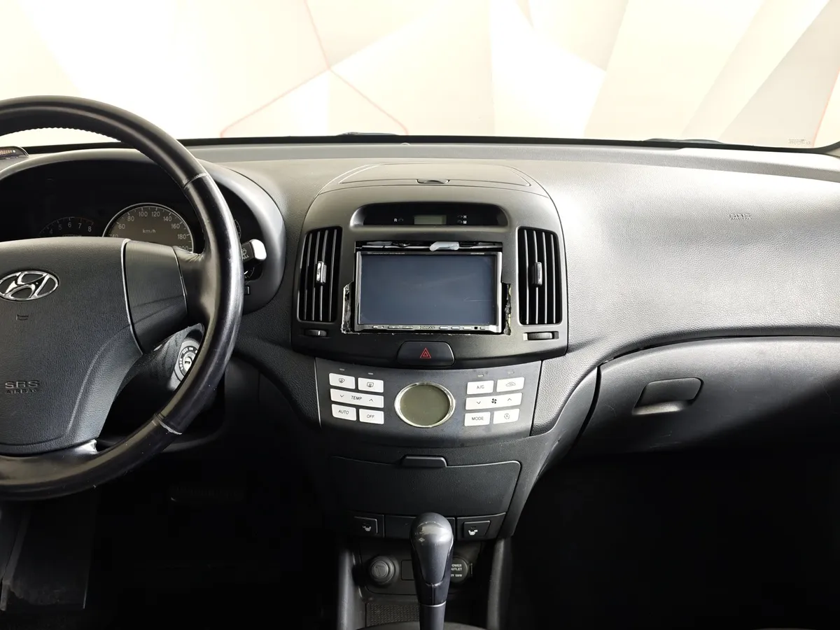 Hyundai Elantra 1.6 AT (122 л.с.) Серебристый в АВИЛОН. Слайд №14