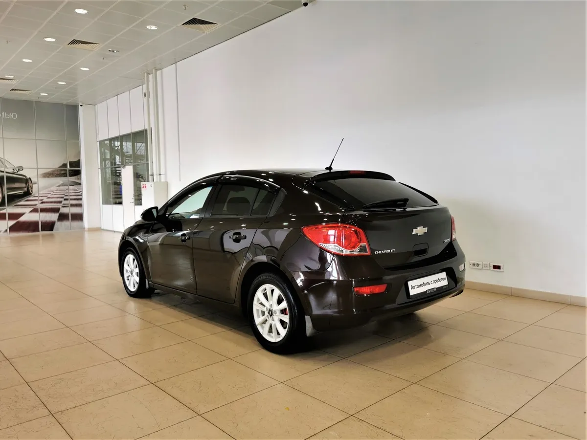Chevrolet Cruze 1.8 MT (141 л.с.) Коричневый в АВИЛОН. Слайд №4