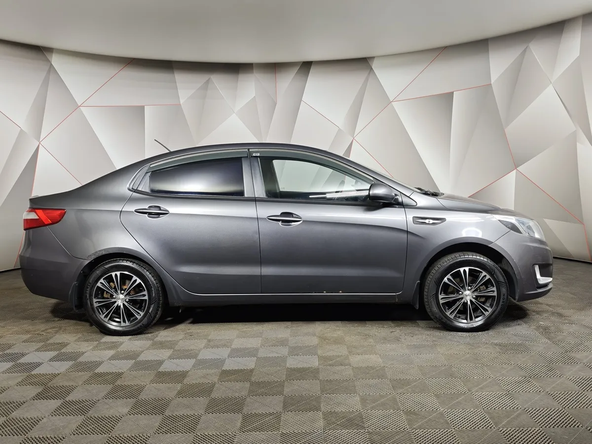 Kia Rio 1.6 MT (123 л.с.) Серый в АВИЛОН. Слайд №6