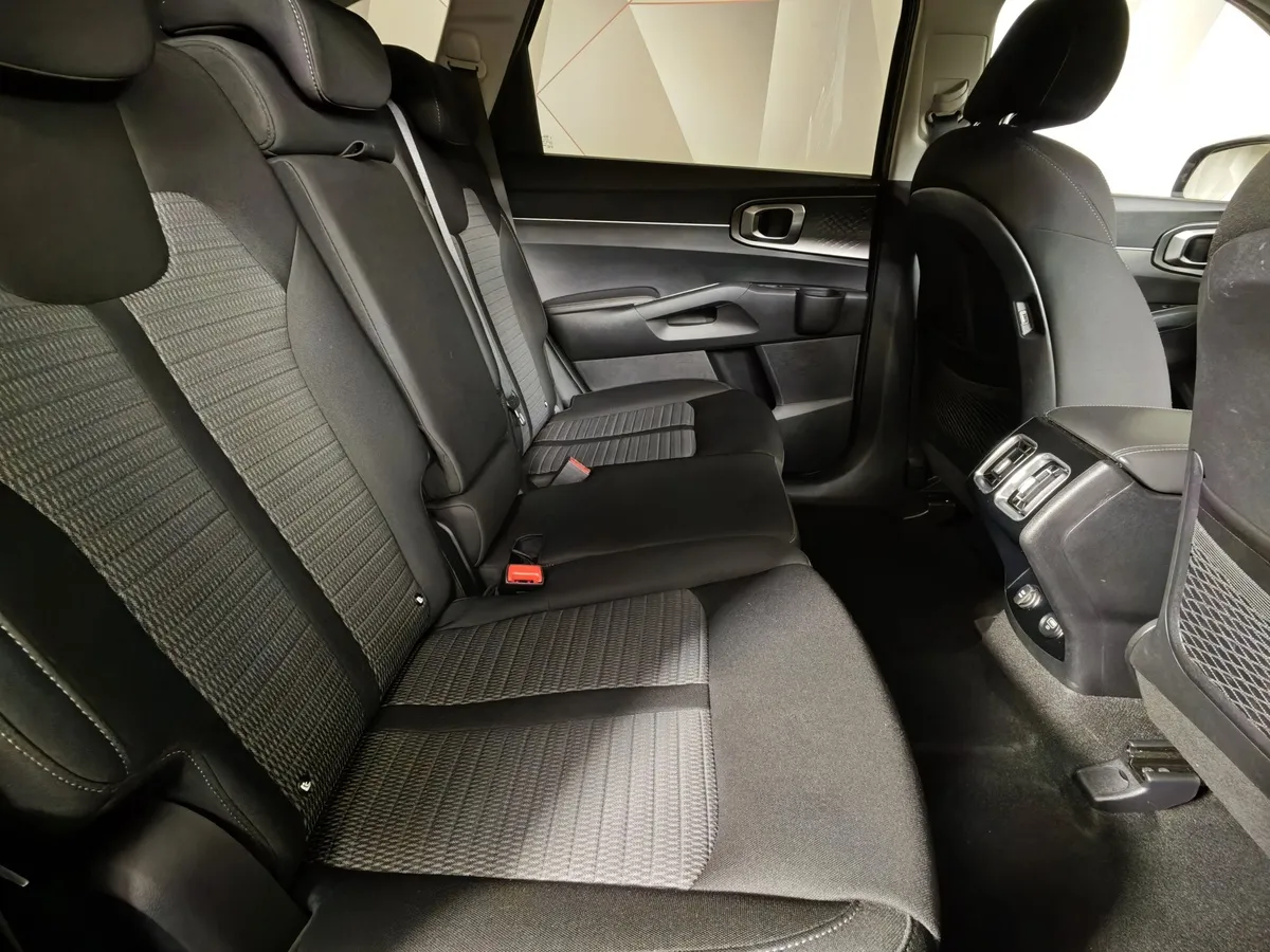 Kia Sorento 2.5 MPI 4WD AT (180 л.с.) Prestige Черный в АВИЛОН. Слайд №16
