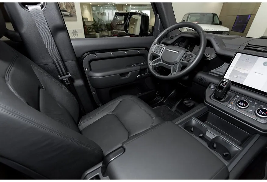 Land Rover Defender 3.0D AT (300 л.с.) HSE Черный в АВИЛОН. Слайд №15