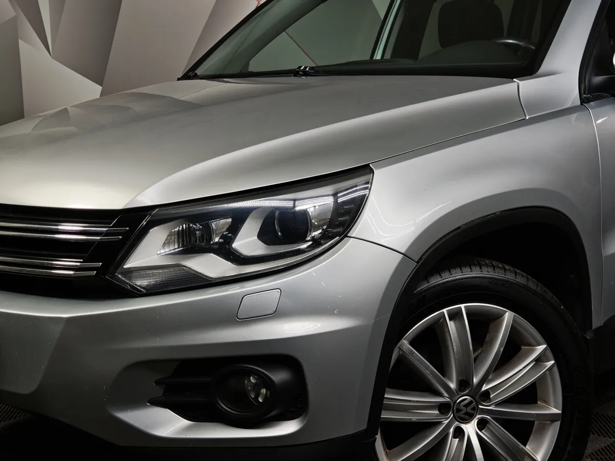 Volkswagen Tiguan 2.0 TSI 4Motion AT (180 л.с.) Sport&Style Серебристый в АВИЛОН. Слайд №10