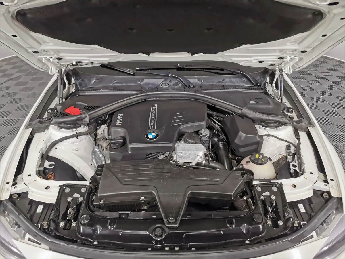 BMW 3 серия 320i xDrive AT (184 л.с.) M Sport Белый в АВИЛОН. Слайд №10