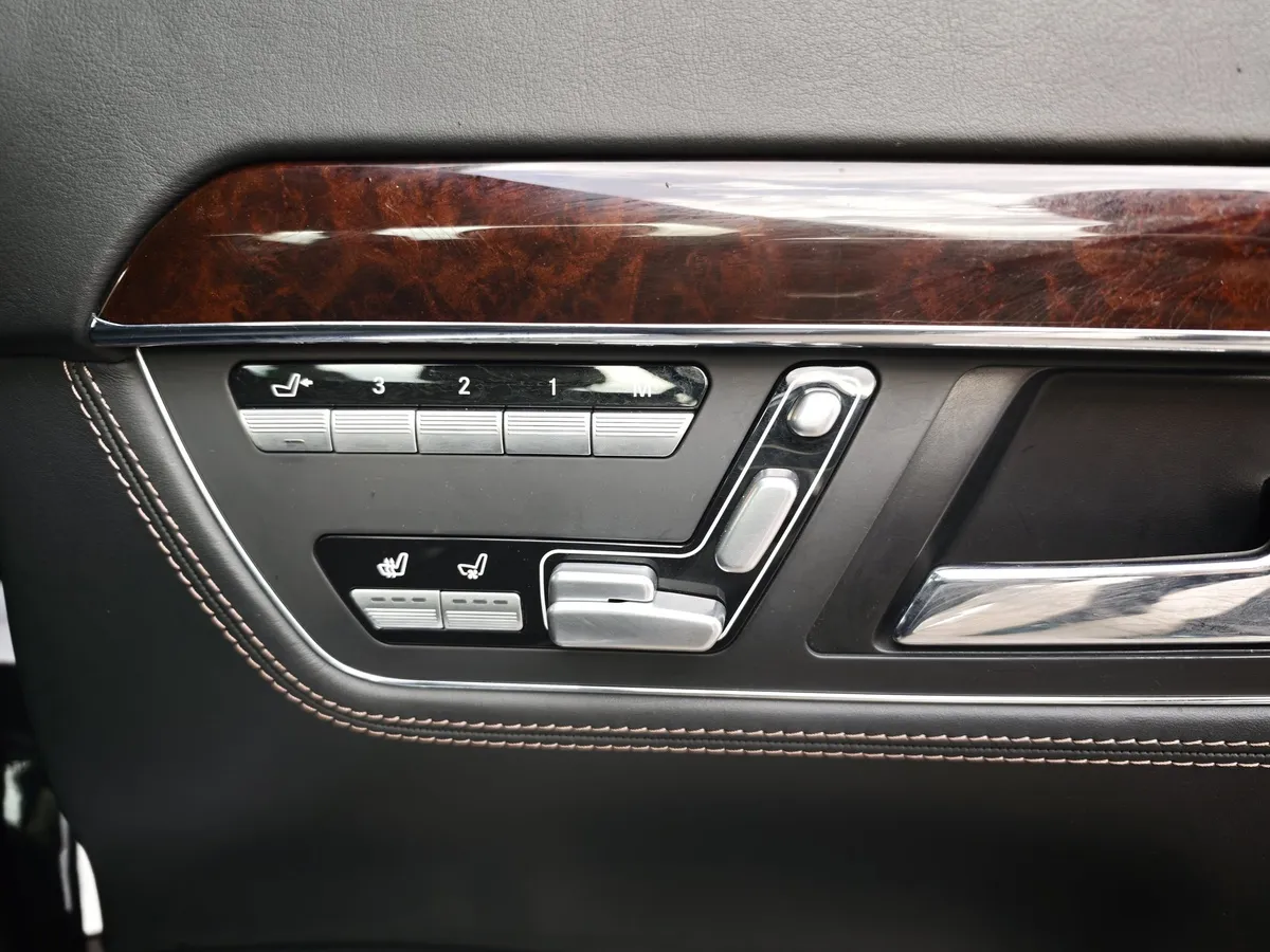 Mercedes-Benz S-Класс S 600 5G-Tronic длинная база (517 л.с.) Черный в АВИЛОН. Слайд №17