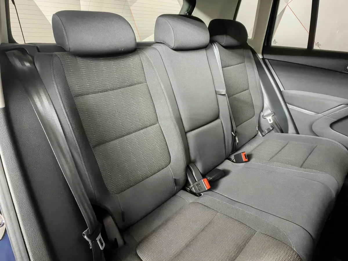Volkswagen Tiguan 1.4 TSI BlueMotion DSG (150 л.с.) Comfortline Синий в АВИЛОН. Слайд №17