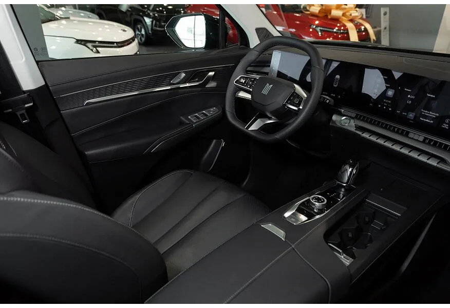 Москвич М90 2.0 ATT 4WD (200 л.с.) Ультимейт Белый в АВИЛОН. Слайд №5