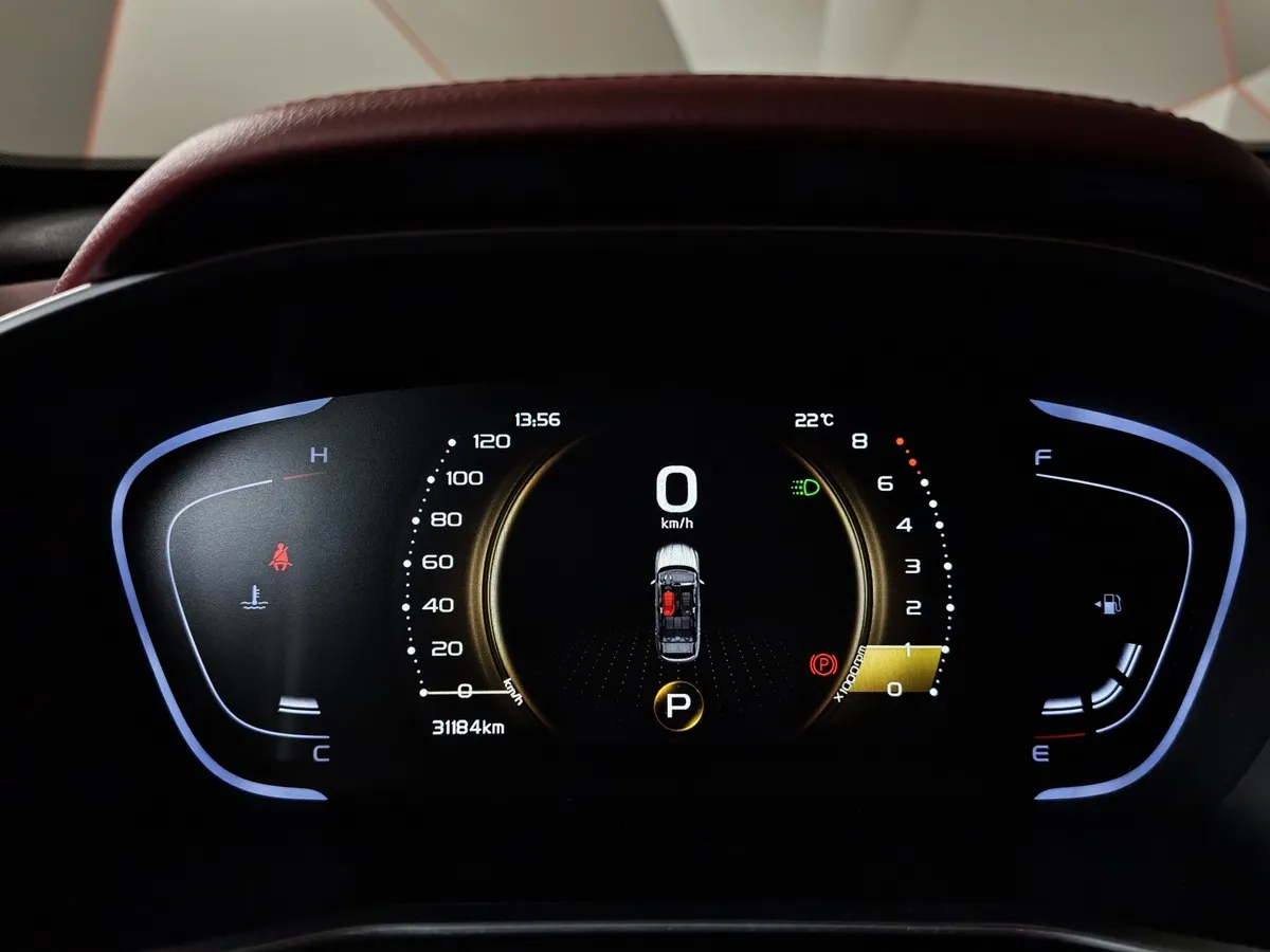 Geely Coolray 1.5T 7DCT 2WD (150 л.с.) Flagship Sport Белый в АВИЛОН. Слайд №18