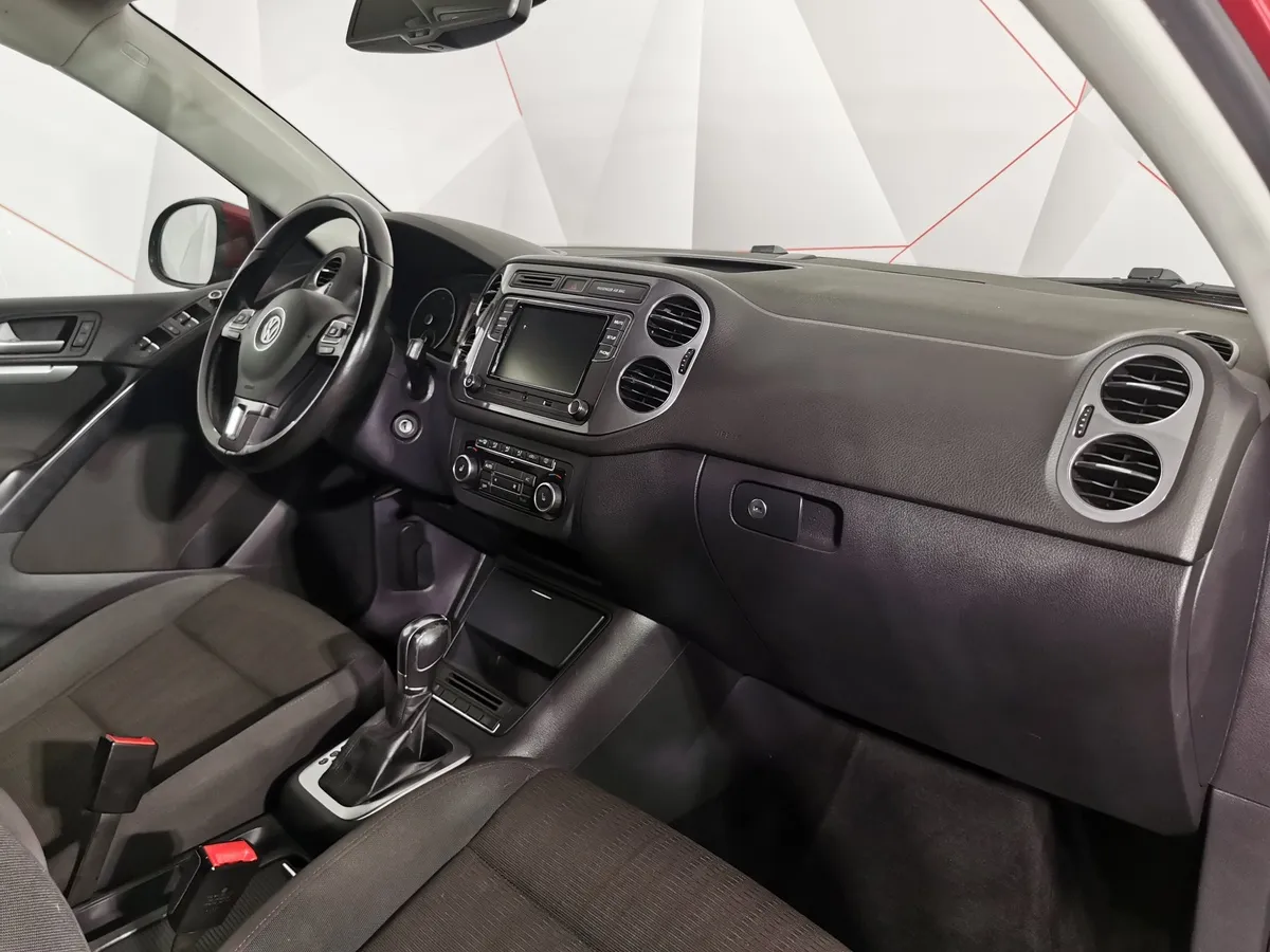 Volkswagen Tiguan 2.0 TSI 4Motion AT (170 л.с.) Trend & Fun Красный в АВИЛОН. Слайд №12