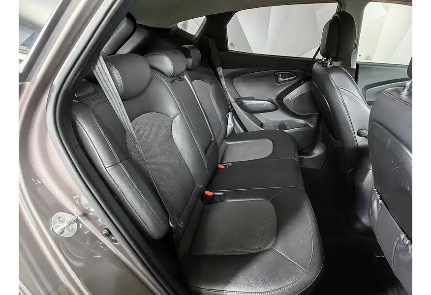 Hyundai ix35 2.0 AT 4WD (150 л.с.) Travel Коричневый в АВИЛОН. Слайд №16