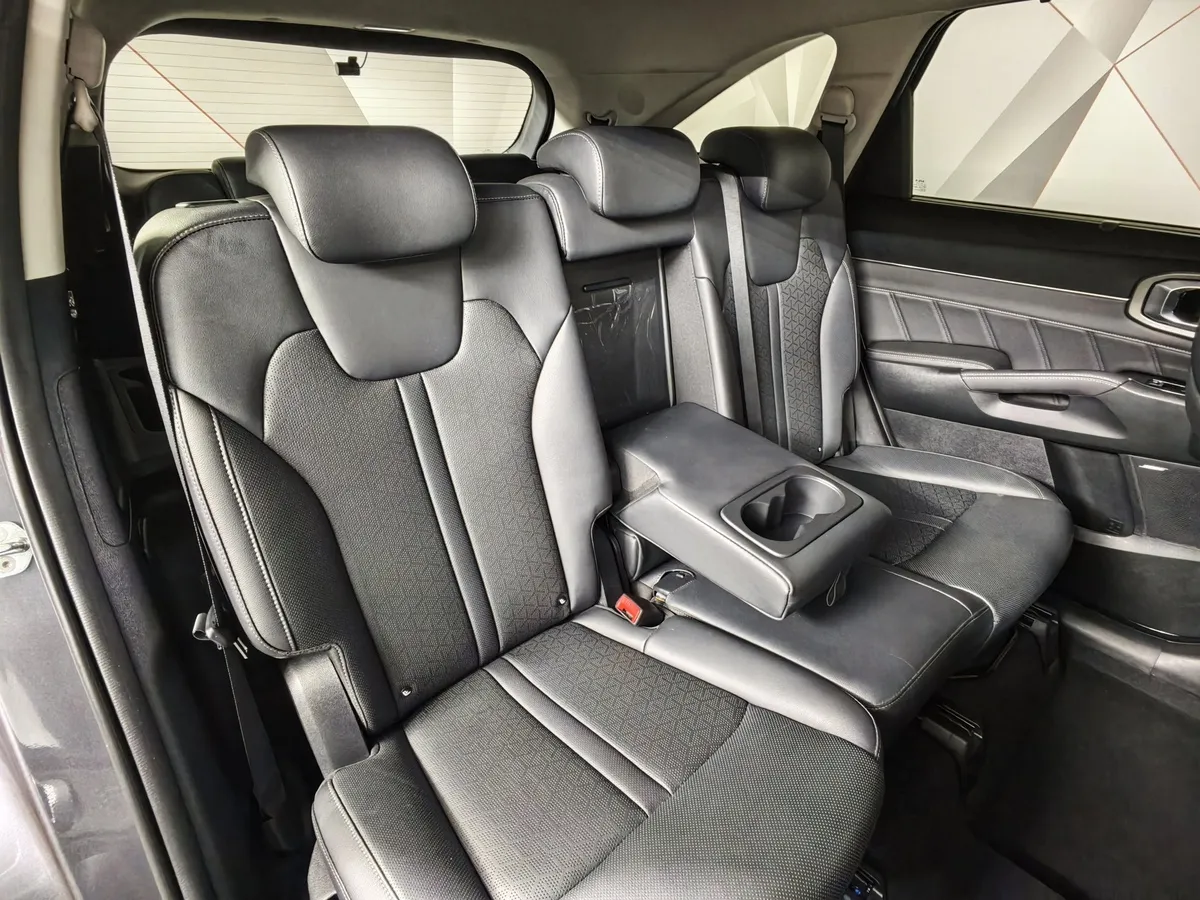 Kia Sorento 2.5 MPI 4WD AT (180 л.с.) Comfort Серый в АВИЛОН. Слайд №17