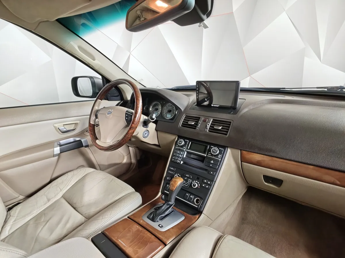 Volvo XC90 2.5 T5 Geartronic AWD (5 мест) (210 л.с.) Коричневый в АВИЛОН. Слайд №12