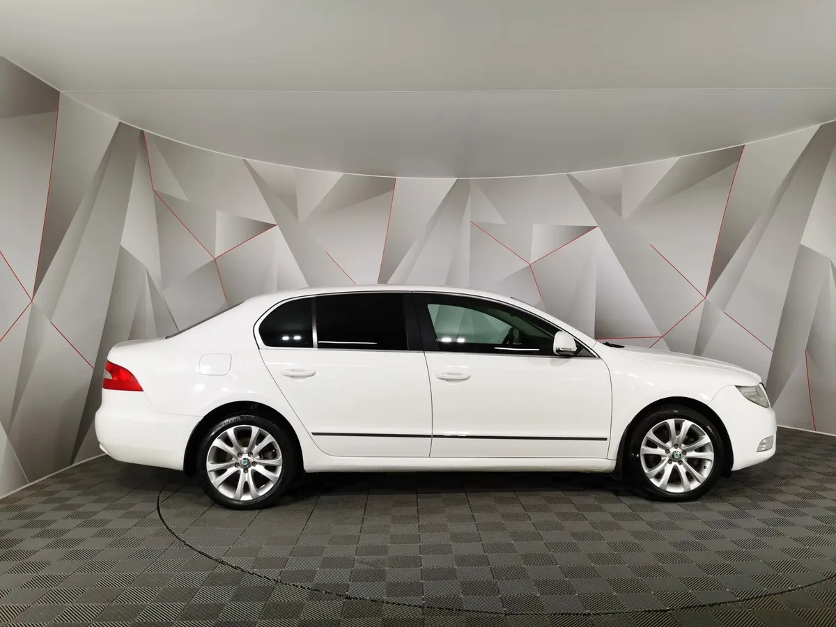 Skoda Superb 1.8 TSI DSG (152 л.с.) Белый в АВИЛОН. Слайд №6