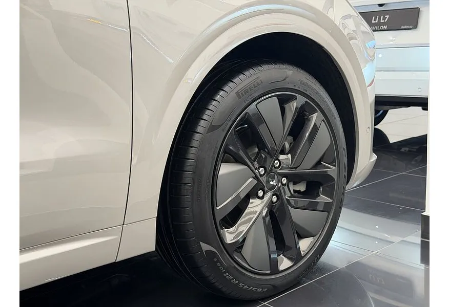 Li Auto L6 1.5 AT 4WD (150 л.с.) Pro Серый в АВИЛОН. Слайд №12