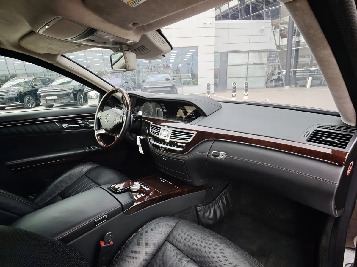 Mercedes-Benz S-Класс S 600 5G-Tronic длинная база (517 л.с.) Черный в АВИЛОН. Слайд №9