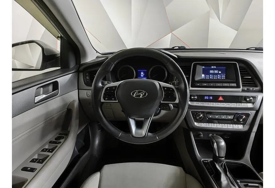 Hyundai Sonata 2.0 MPi AT (150 л.с.) Comfort Серебристый в АВИЛОН. Слайд №12
