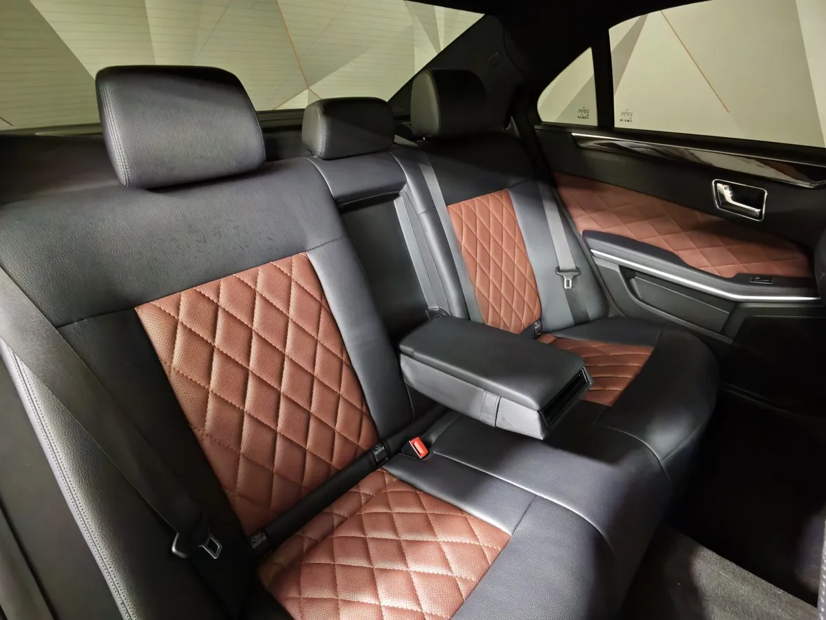 Mercedes-Benz E-Класс E 200 T CGI BlueEfficiency AT (184 л.с.) Черный в АВИЛОН. Слайд №17