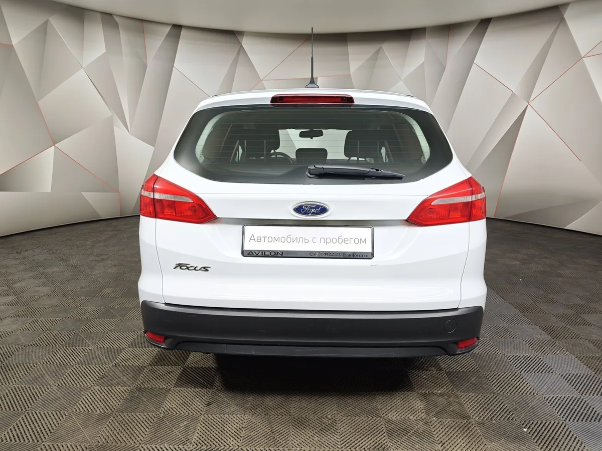 Ford Focus 1.6 MT (105 л.с.) Trend Белый в АВИЛОН. Слайд №8