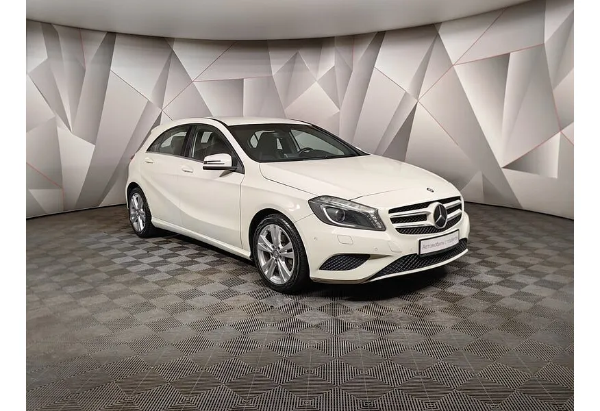 Mercedes-Benz A-Класс 180 7G-DCT (122 л.с.) Белый в АВИЛОН. Слайд №3