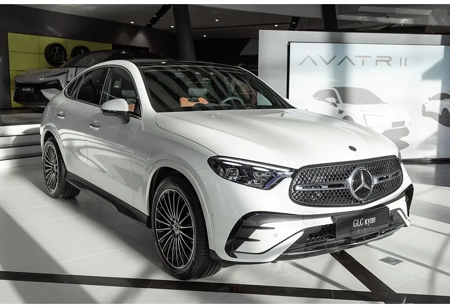 Mercedes-Benz GLC Купе 300 9G-TRONIC 4MATIC (272 л.с.) Белый в АВИЛОН. Слайд №2