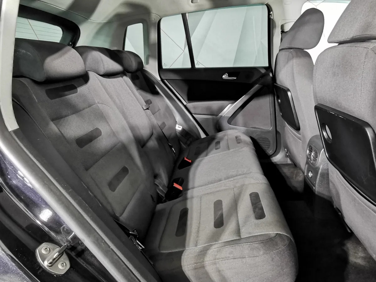 Volkswagen Tiguan 2.0 TSI 4Motion AT (170 л.с.) Track & Field Черный в АВИЛОН. Слайд №15