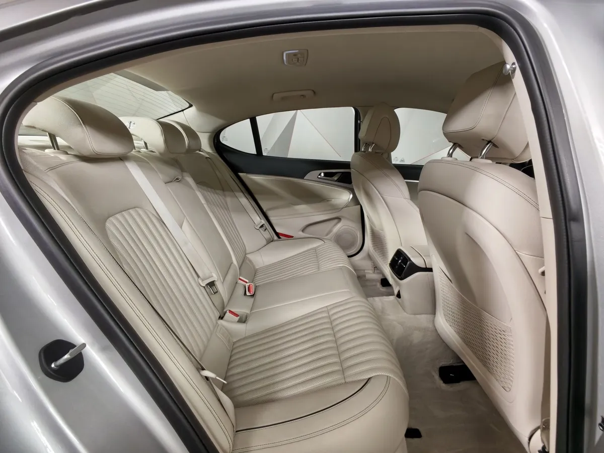 Genesis G70 2.0 T AT AWD (197 л.с.) Elegance Серый в АВИЛОН. Слайд №15