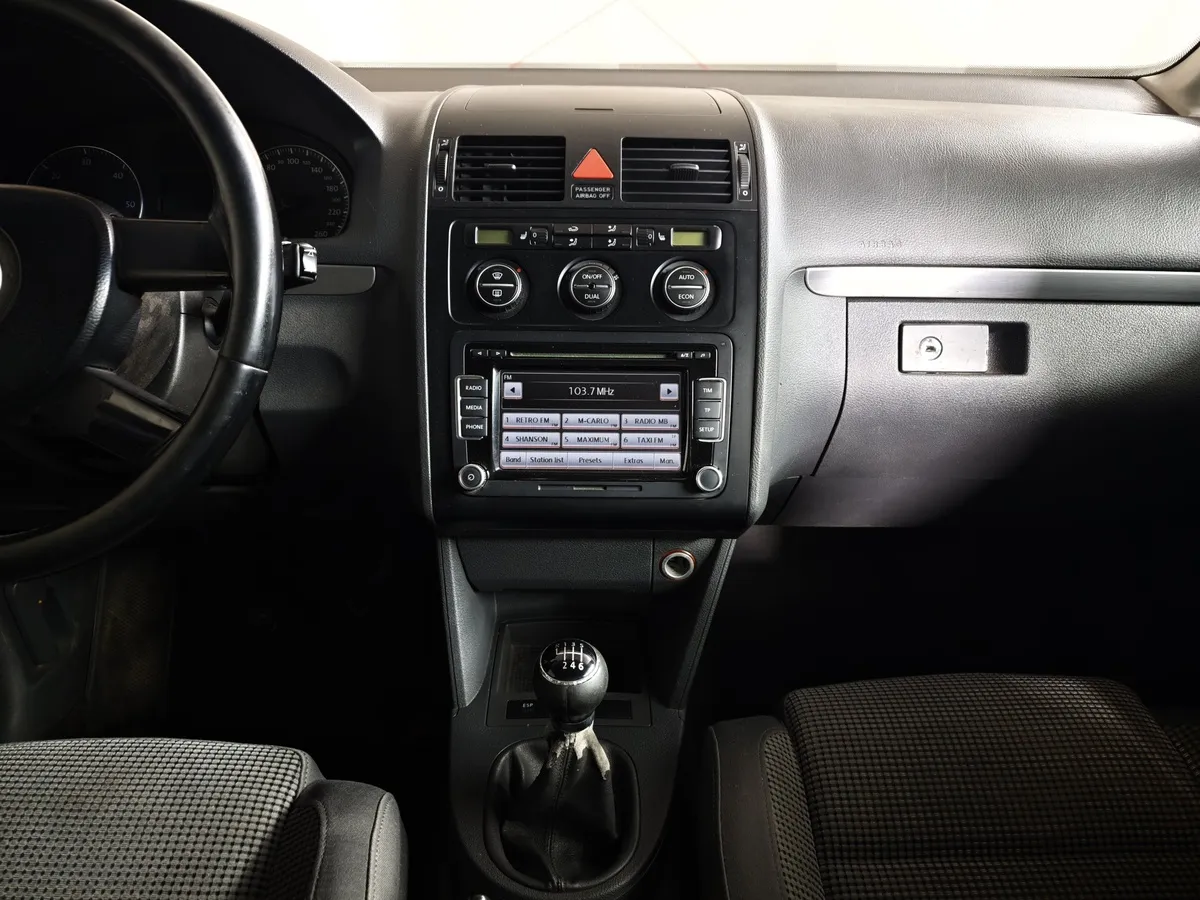Volkswagen Touran 1.9 TDI AT (100 л.с.) Conceptline Красный в АВИЛОН. Слайд №12