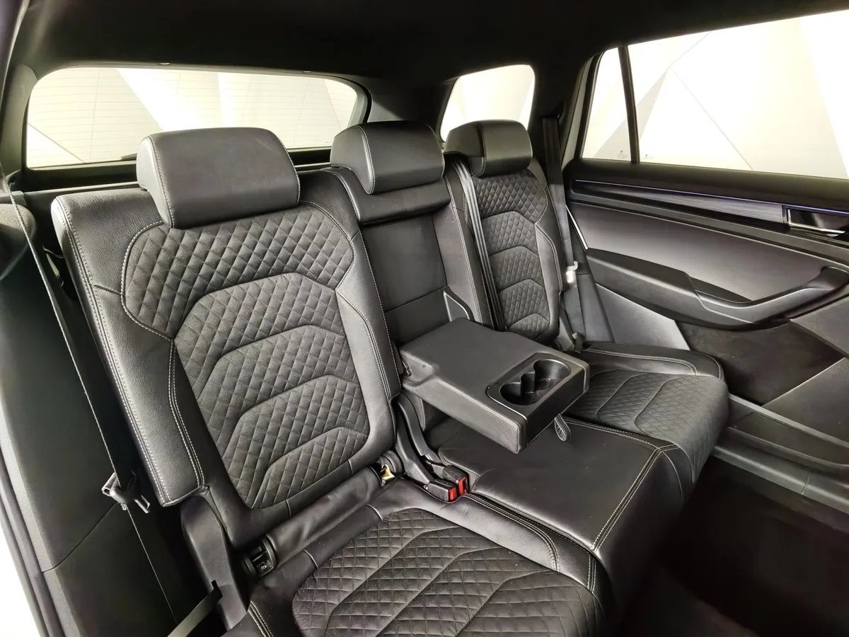 Skoda Kodiaq 2.0 TSI DSG 4X4 (180 л.с.) Белый в АВИЛОН. Слайд №17
