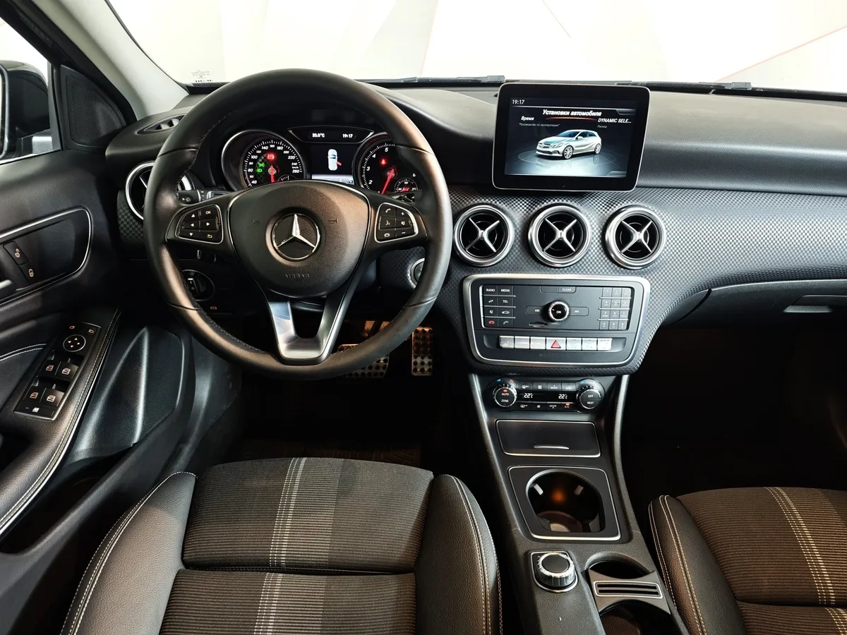 Mercedes-Benz A-Класс A 180 7G-DCT (122 л.с.) Особая серия Черный в АВИЛОН. Слайд №20