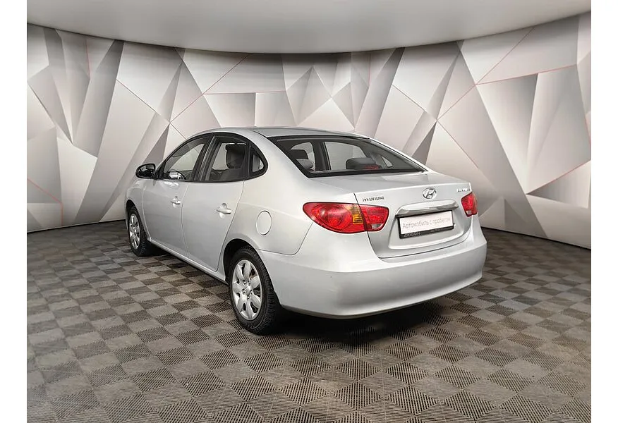 Hyundai Elantra 1.6 MT (122 л.с.) Серебристый в АВИЛОН. Слайд №4